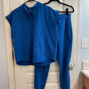 FIGS scrubs Rafeala top/ Zamora joggers